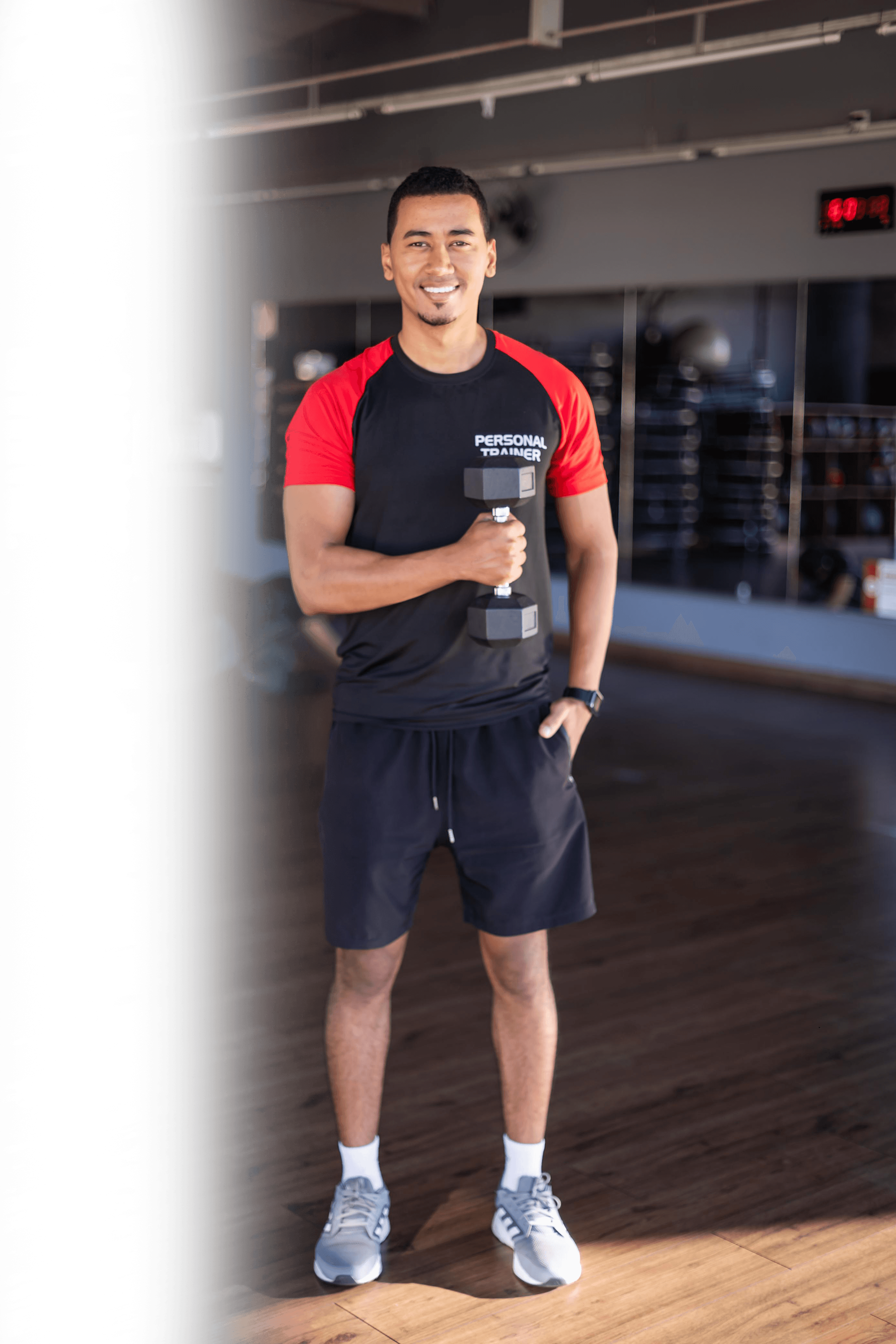 Márcio Lima Personal segurando halter